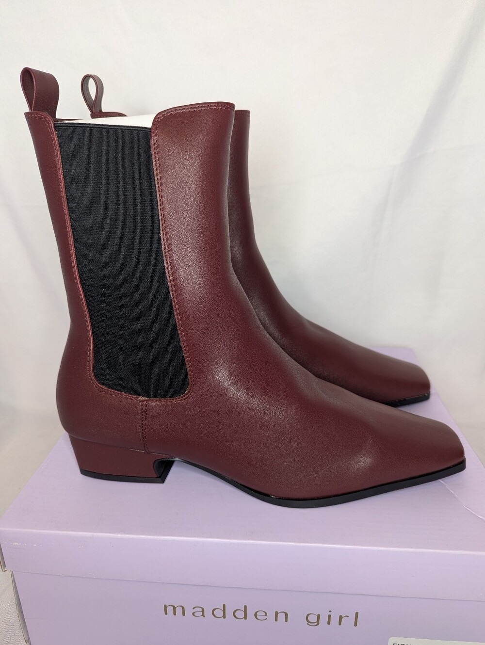 NIB Madden Girl Women's Fionna Low Heel Chelsea Ankle Boots Size 9